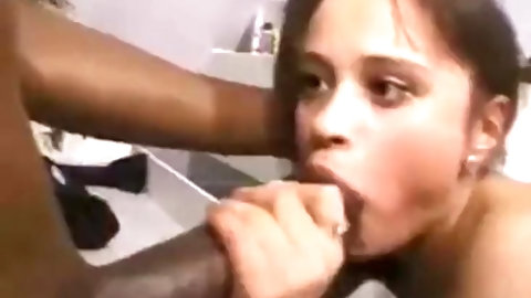Who is she - PORNHUBE-CAM